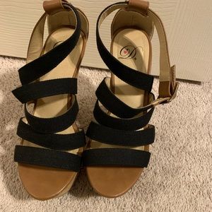Black wedges